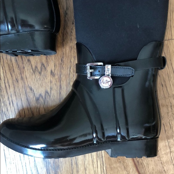 Michael Kors girls rain boots! Not worn size 2 blk - Picture 4 of 8